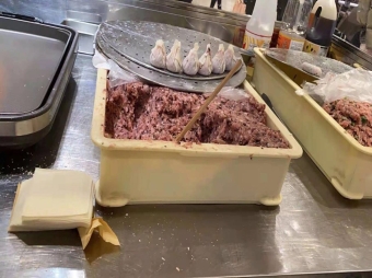 招在日人員外食男生